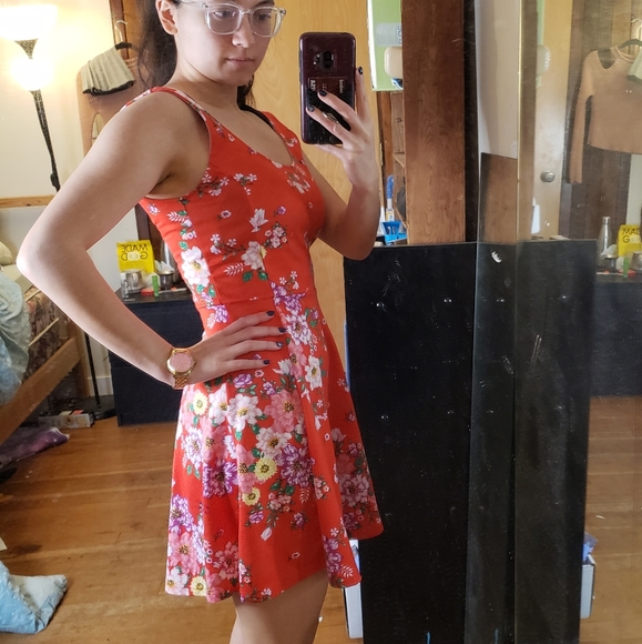 Red floral sundress - Picture 2 of 3